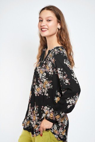 Bluza neagra cu imprimeu floral si nasturi