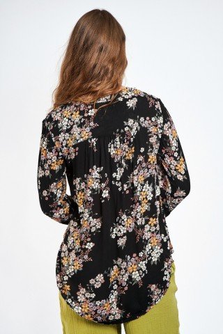 Bluza neagra cu imprimeu floral si nasturi